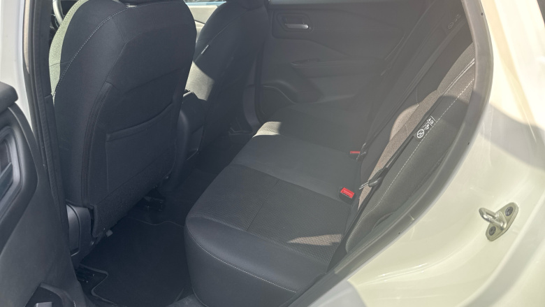 Nissan Qashqai 1.3 DiG-T MH Acenta Premium 5dr Petrol Hatchback